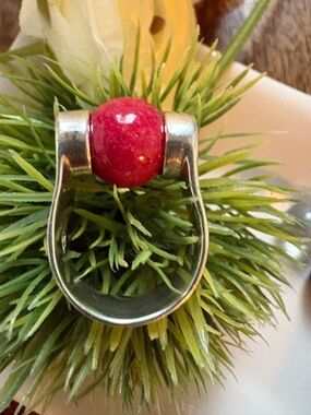 Silpada Siler-Style  Ring with 4 glass beads in red, blue, black and clear.